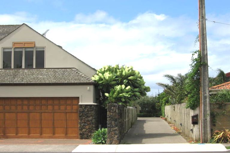 Photo of property in 27 Craig Road, Milford, Auckland, 0620
