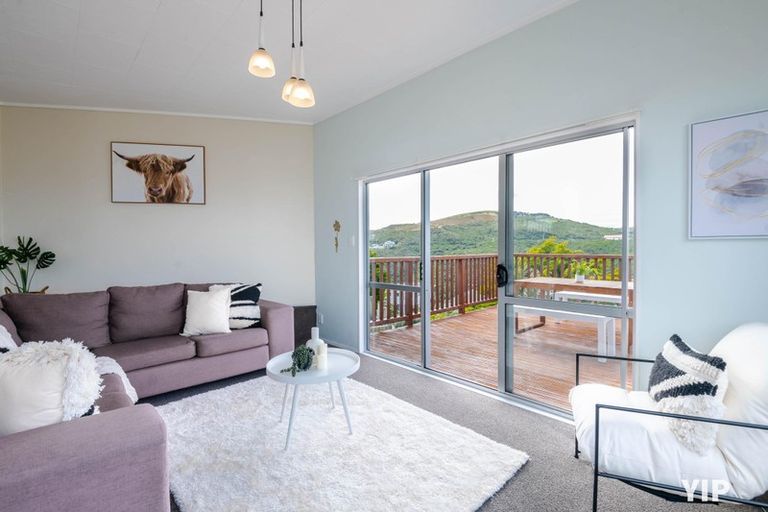 Photo of property in 21 Sunhaven Drive, Newlands, Wellington, 6037