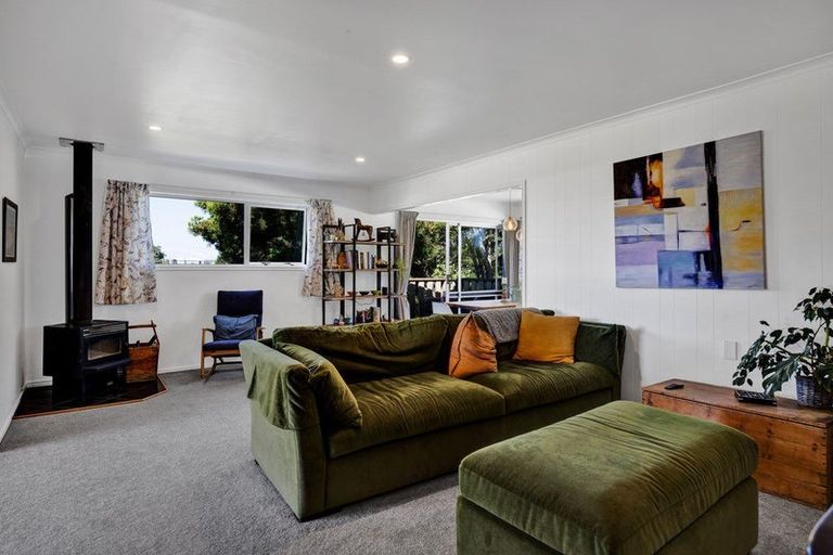 Photo of property in 17 Linda Street, Oakura, 4314