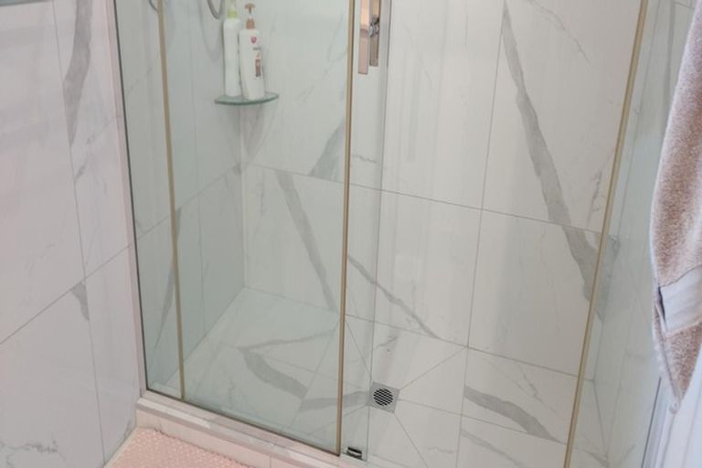 Photo of property in 185 Te Atatu Road, Te Atatu South, Auckland, 0610