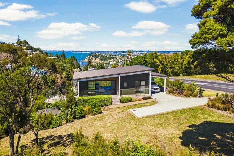 Photo of property in 1117a Whangaparaoa Road, Matakatia, Whangaparaoa, 0930