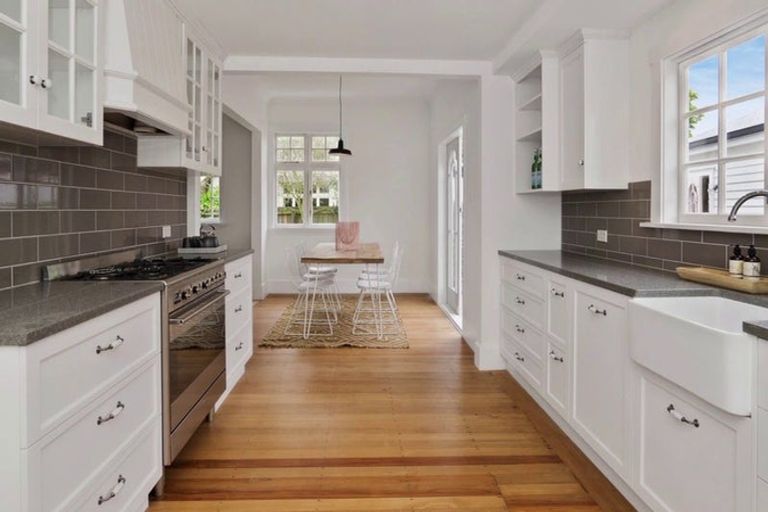 Photo of property in 33 Kotare Street, Fendalton, Christchurch, 8041