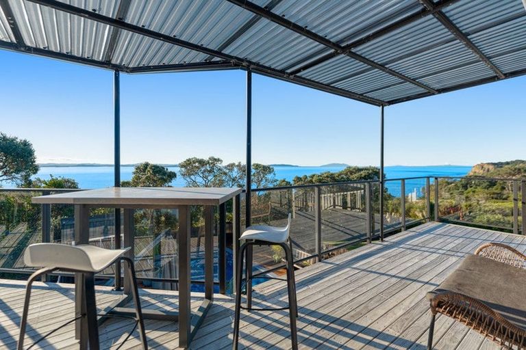 Photo of property in 1418 Whangaparaoa Road, Army Bay, Whangaparaoa, 0930