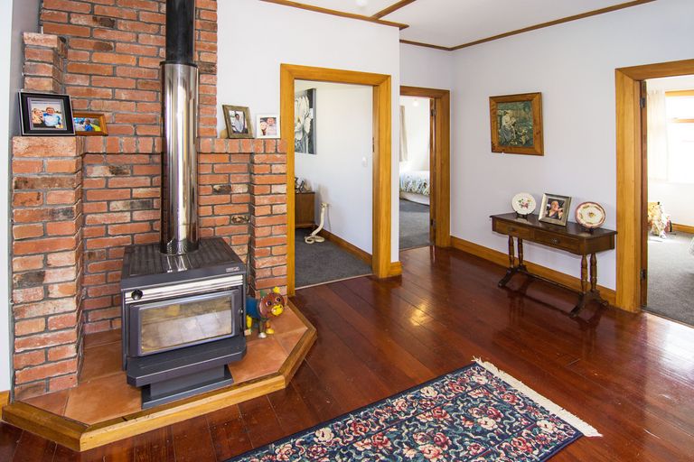 Photo of property in 18 Cambridge Terrace, Masterton, 5810