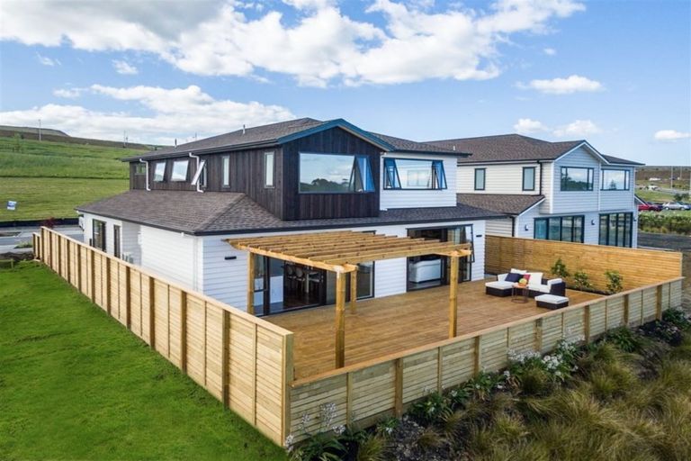 Photo of property in 17 Tawatawa Street, Long Bay, Auckland, 0630