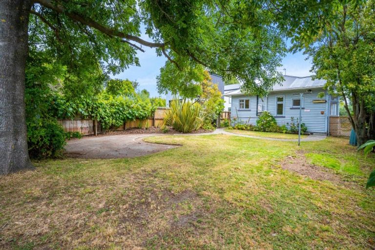 Photo of property in 132 Olliviers Road, Phillipstown, Christchurch, 8011