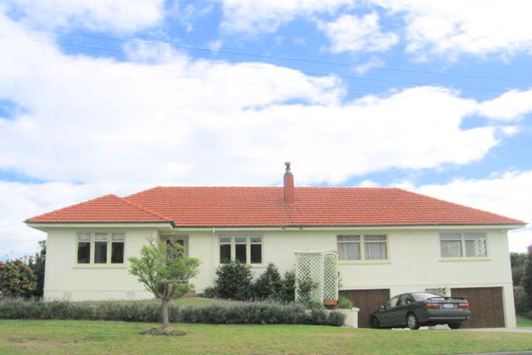Photo of property in 10 Pitau Road, Mount Maunganui, 3116