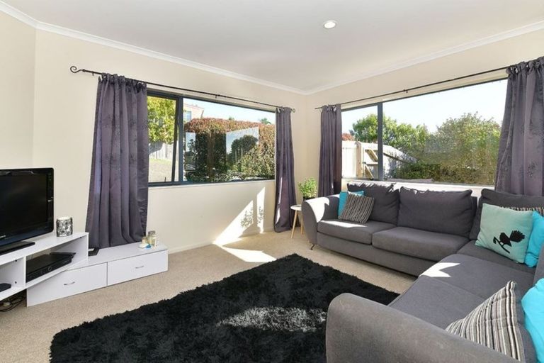 Photo of property in 56 Rivervale Grove, Stanmore Bay, Whangaparaoa, 0932