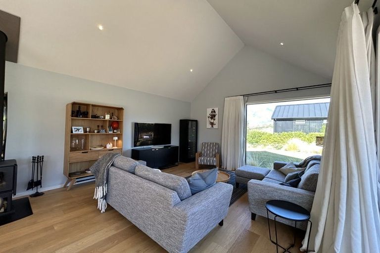 Photo of property in 32 Falconer Rise, Jacks Point, Queenstown, 9371