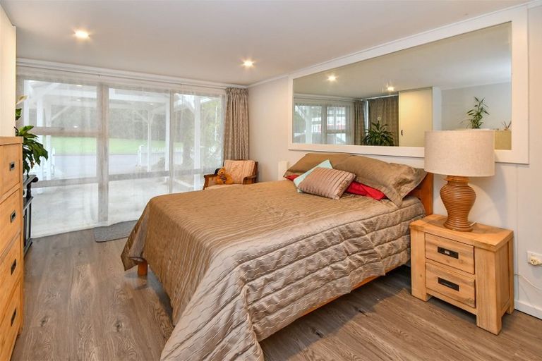 Photo of property in 32 Scenic Drive, Hillpark, Auckland, 2102