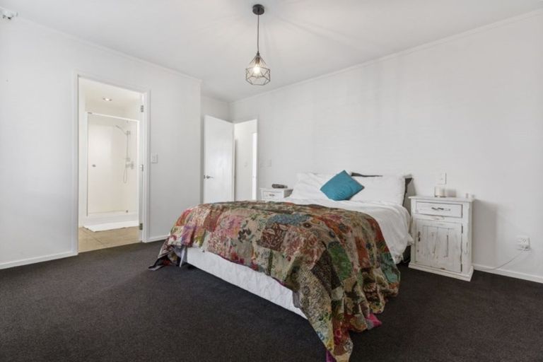 Photo of property in 54 Lagoon Way, West Harbour, Auckland, 0618