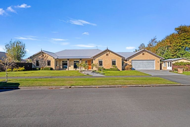 Photo of property in 16 Heathridge Place, Lincoln, 7608