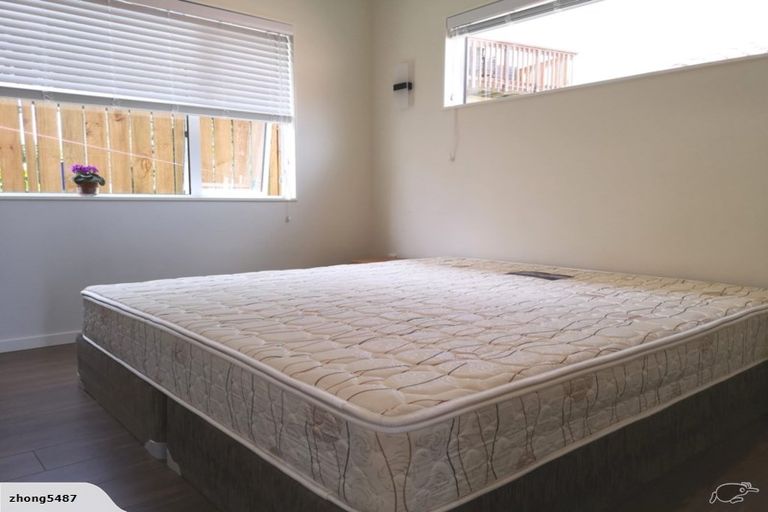 Photo of property in 35 Renoir Street, West Harbour, Auckland, 0618