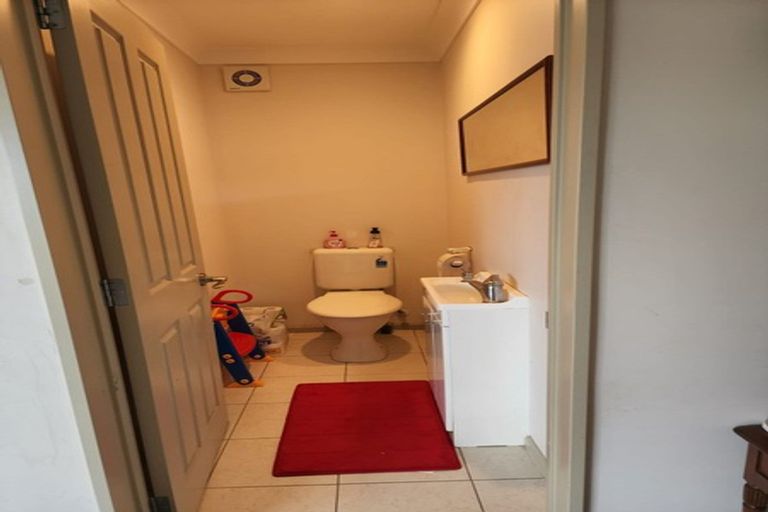 Photo of property in 6 Black Teal Close, Unsworth Heights, Auckland, 0632