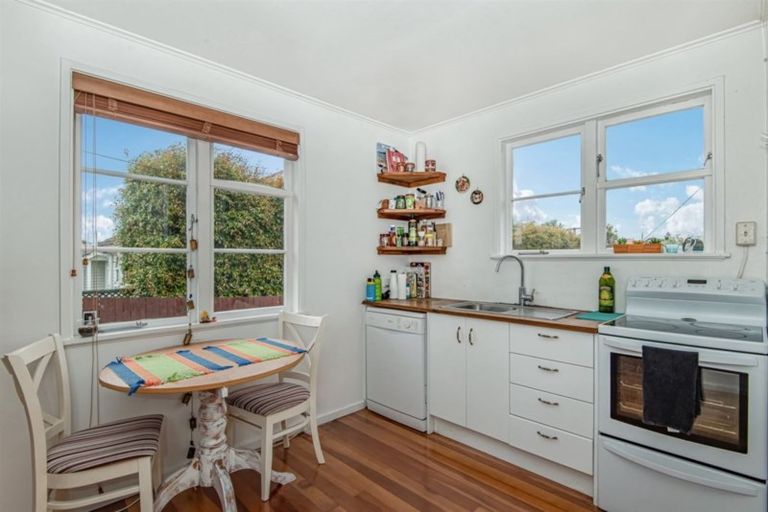 Photo of property in 46 Philomel Crescent, Bayswater, Auckland, 0622