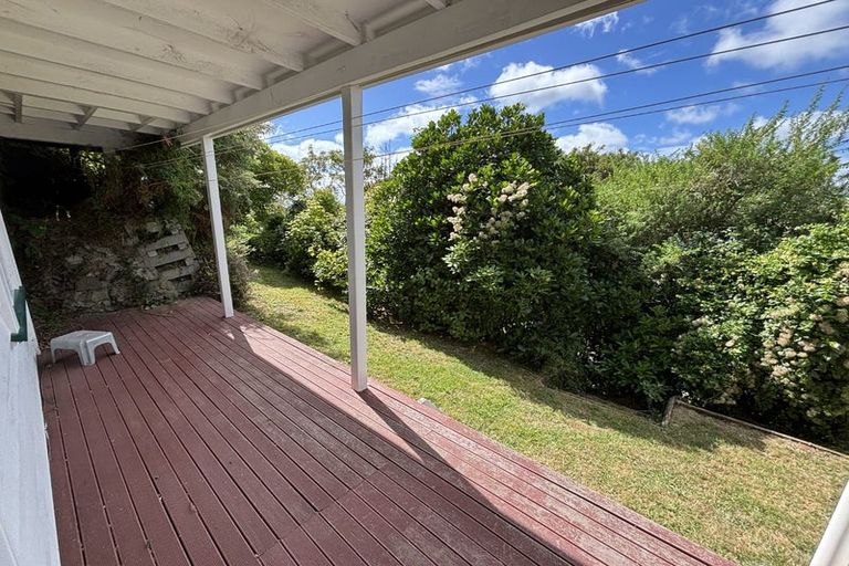 Photo of property in 30 Napier Street, Karaka Bays, Wellington, 6022