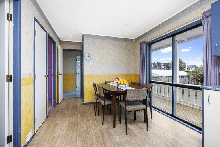 Photo of property in 39 Redlands Grove, Swanson, Auckland, 0612