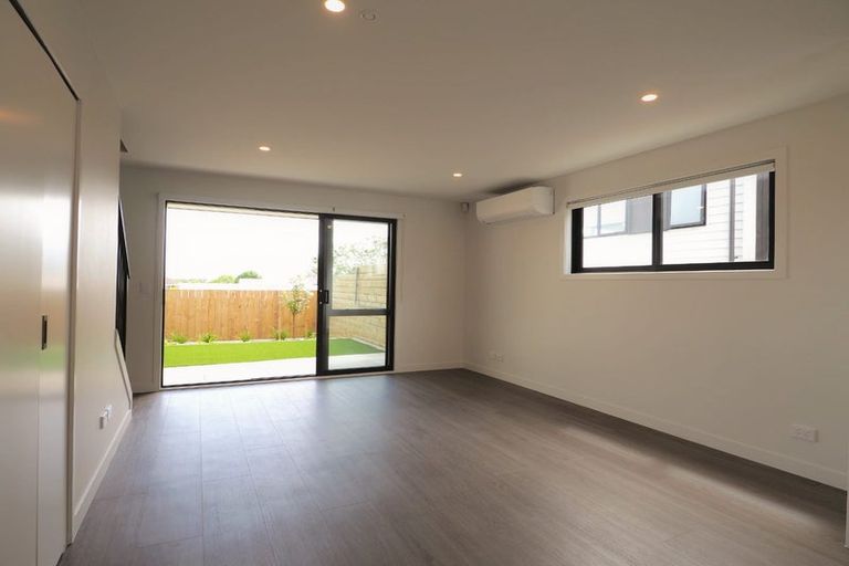 Photo of property in 22 Whanui Place, Mangere Bridge, Auckland, 2022
