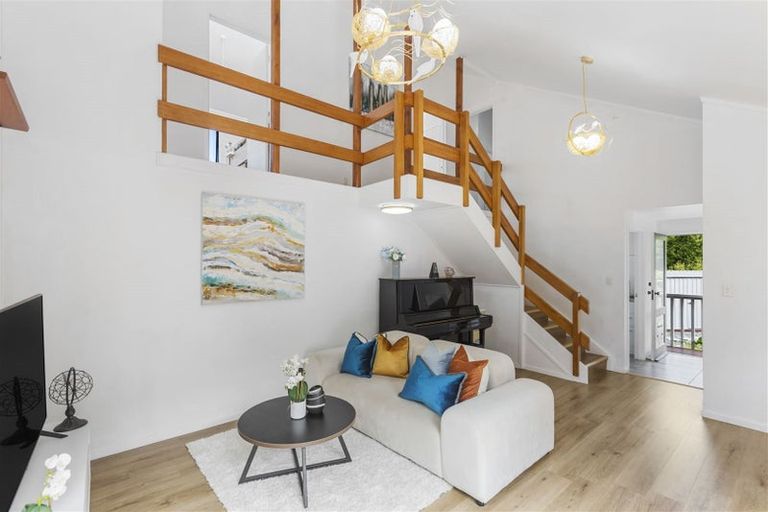 Photo of property in 50 Robbies Road, Shelly Park, Auckland, 2014