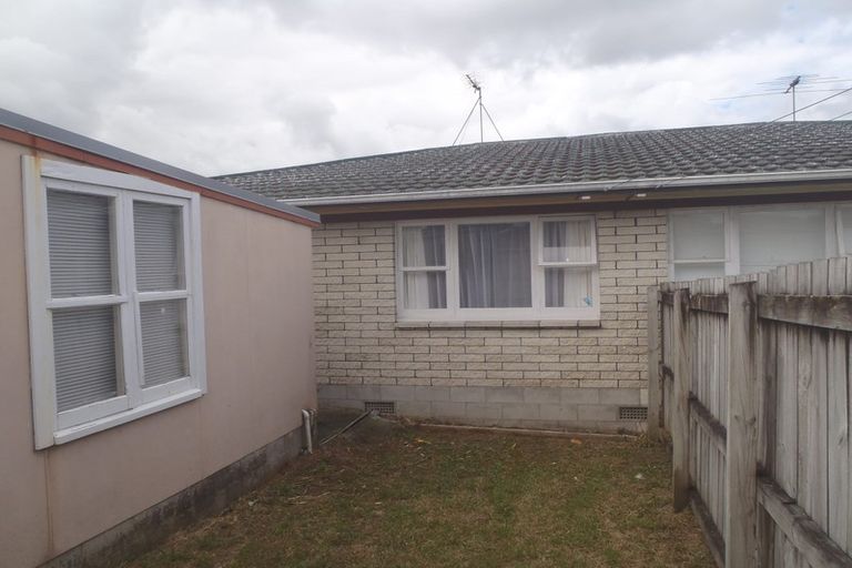 Photo of property in 2/203 Waimumu Road, Massey, Auckland, 0614