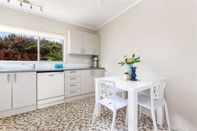 Photo of property in 3/17 Captain Scott Road, Glen Eden, Auckland, 0602