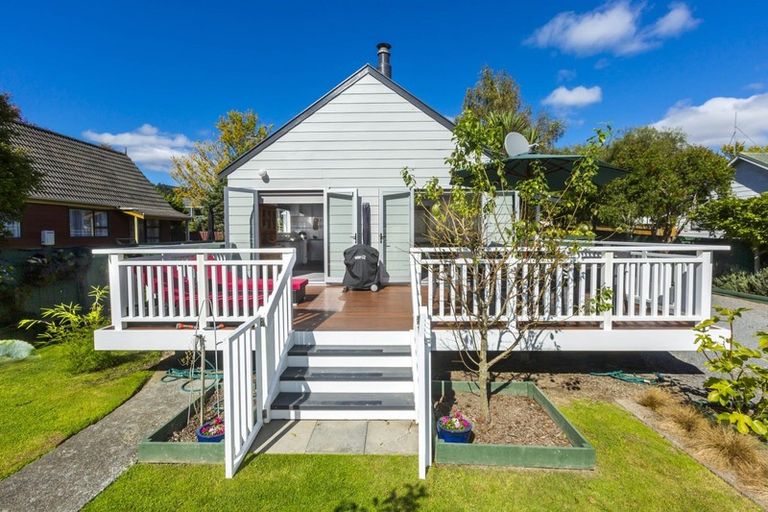 Photo of property in 81 Gemstone Drive, Birchville, Upper Hutt, 5018