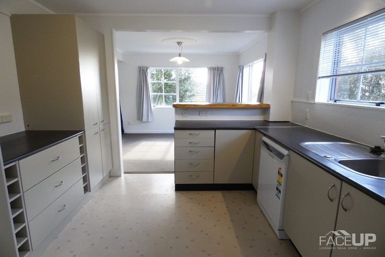 Photo of property in 1/150 Luckens Road, West Harbour, Auckland, 0618