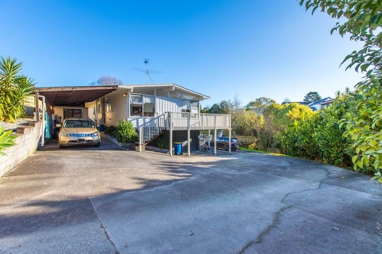 Photo of property in 16 Kirby Street, Glendene, Auckland, 0602