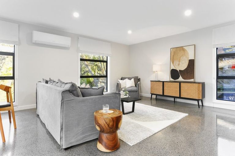 Photo of property in 9 Kaihuia Lane, Oratia, Auckland, 0604