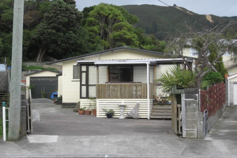 Photo of property in 8 Glen Alice Grove, Naenae, Lower Hutt, 5011