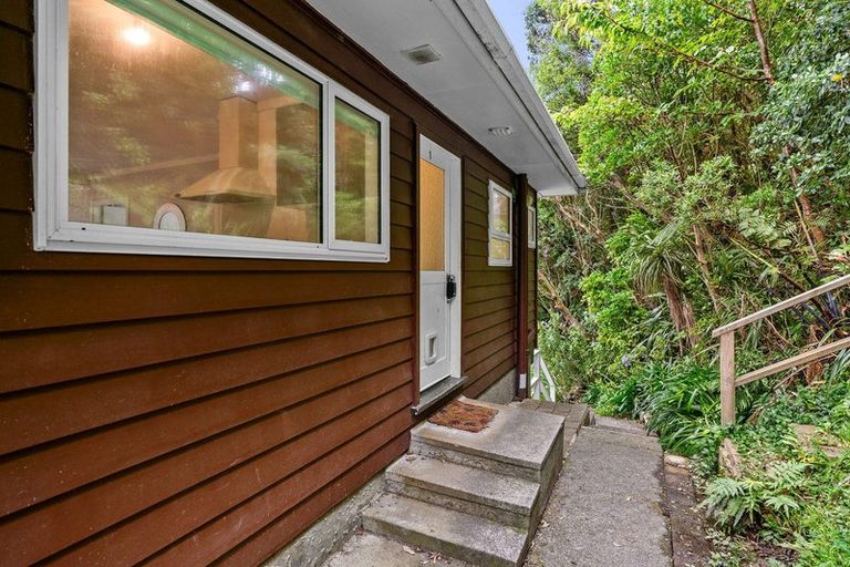 Photo of property in 1/15 Bloomsbury Grove, Newlands, Wellington, 6037