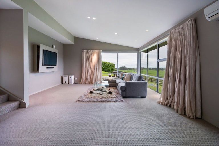 Photo of property in 33 Oram Drive, Turitea, Palmerston North, 4472