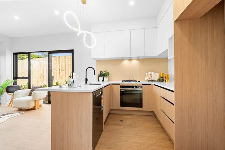 Photo of property in 101d Gossamer Drive, Pakuranga Heights, Auckland, 2010