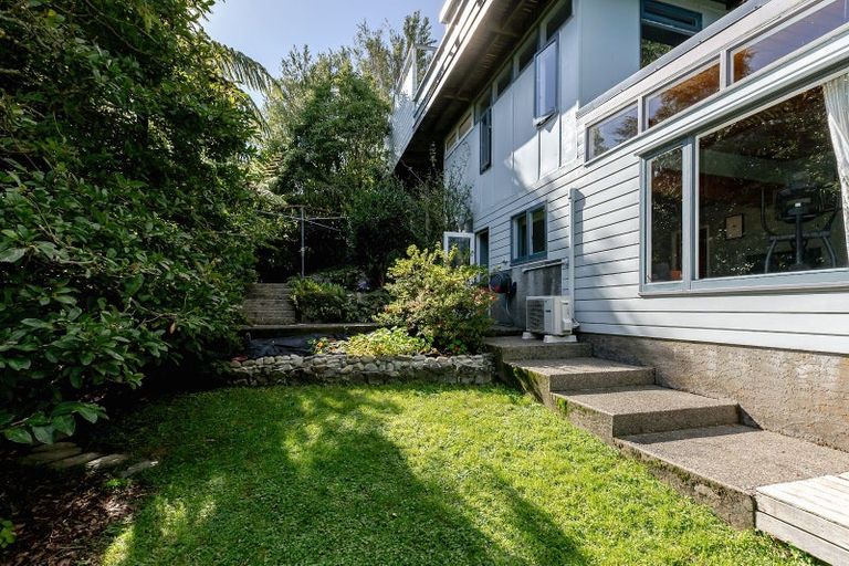 Photo of property in 8 Christina Grove, Normandale, Lower Hutt, 5010