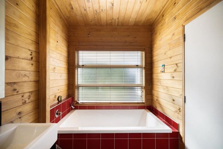 Photo of property in 56 Charles Court, Lake Hawea, Wanaka, 9382