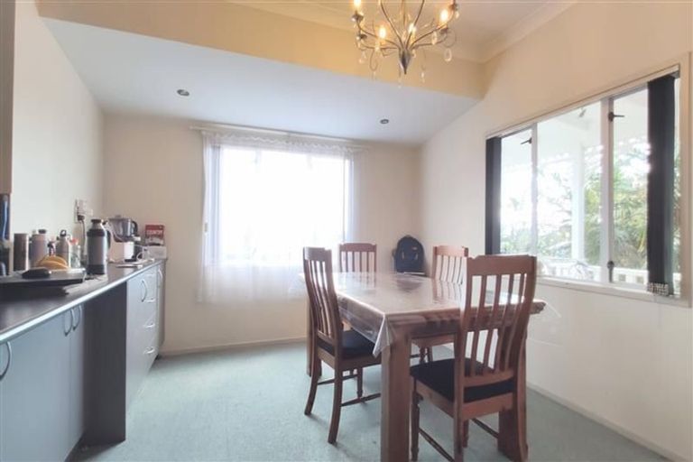 Photo of property in 33 View Road, Henderson, Auckland, 0612