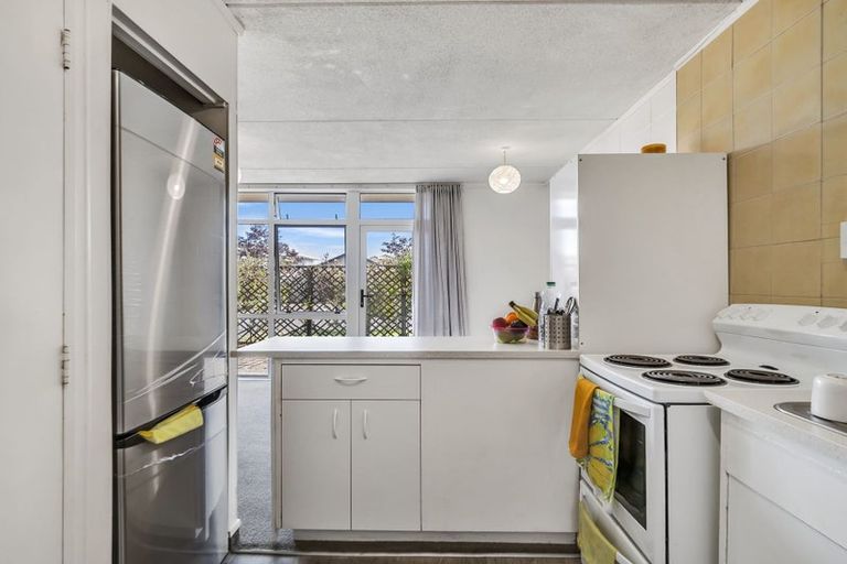 Photo of property in 2/18 Carnot Street, Glenholme, Rotorua, 3010