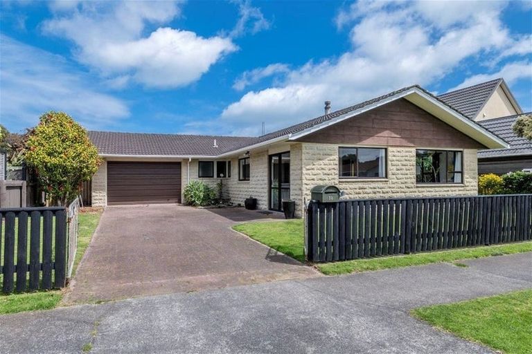 Photo of property in 18 Reeves Street, Waikanae Beach, Waikanae, 5036