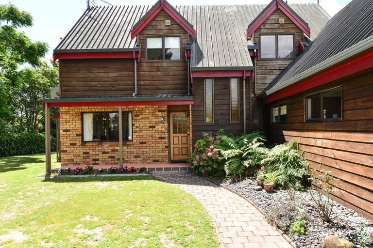 Photo of property in 12 Grassy Downs Place, St Andrews, Hamilton, 3200