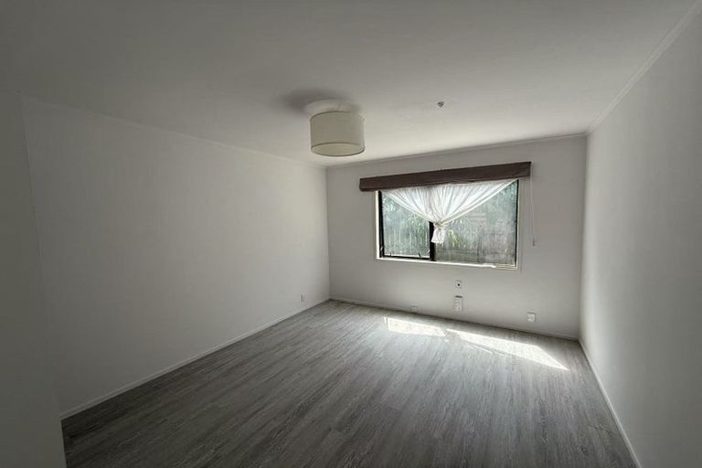 Photo of property in 20b Regency Place, Sunnynook, Auckland, 0632