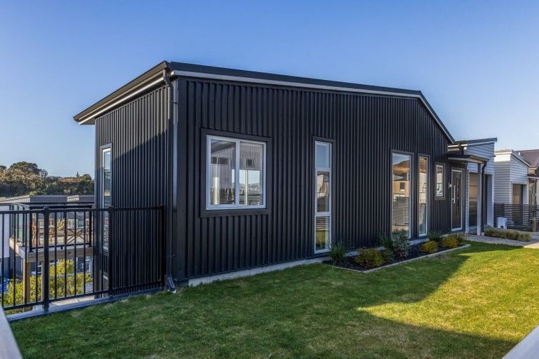 Photo of property in 32 Hokioi Drive, Kenepuru, Porirua, 5022