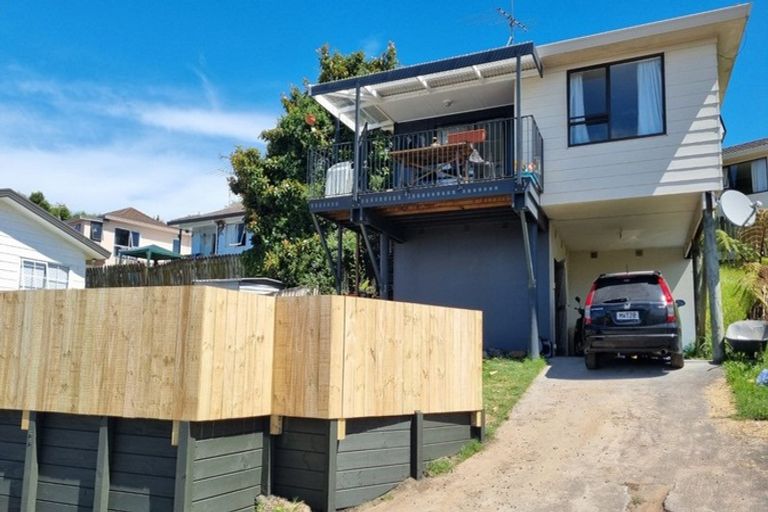 Photo of property in 12 Halloran Place, Massey, Auckland, 0614