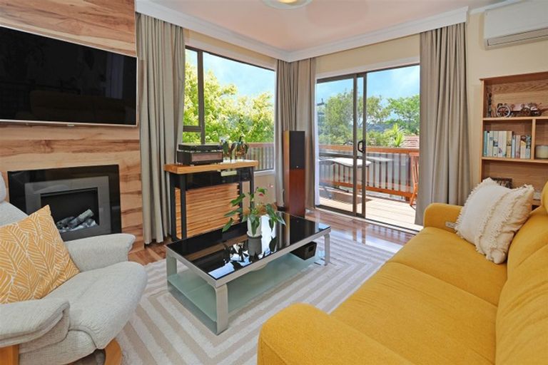 Photo of property in 1/56 Woodglen Road, Glen Eden, Auckland, 0602