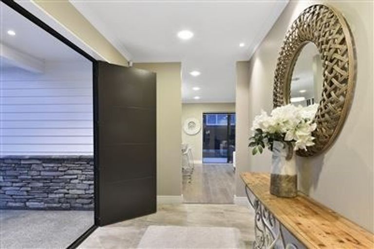 Photo of property in 5 Taraire Place, Orewa, 0931