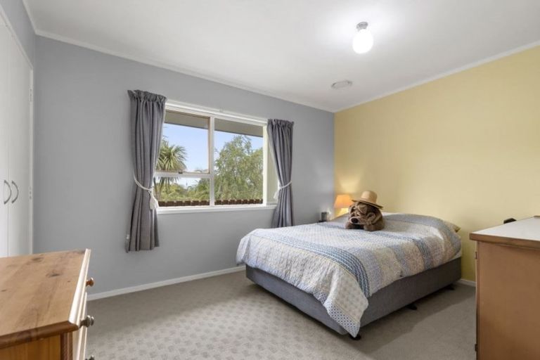 Photo of property in 31 Calman Place, Chatswood, Auckland, 0626