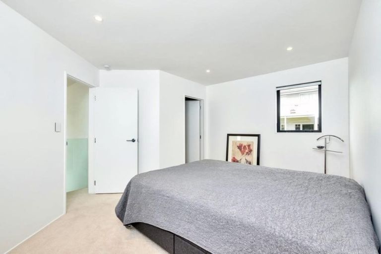 Photo of property in 14a Stanley Point Road, Stanley Point, Auckland, 0624