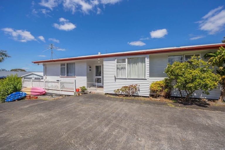 Photo of property in 8 Afton Place, Ranui, Auckland, 0612