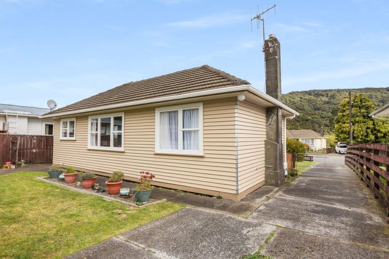 Photo of property in 93 Wood Street, Wainuiomata, Lower Hutt, 5014