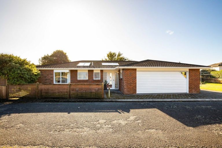 Photo of property in 3a Kinross Drive, Merrilands, New Plymouth, 4312