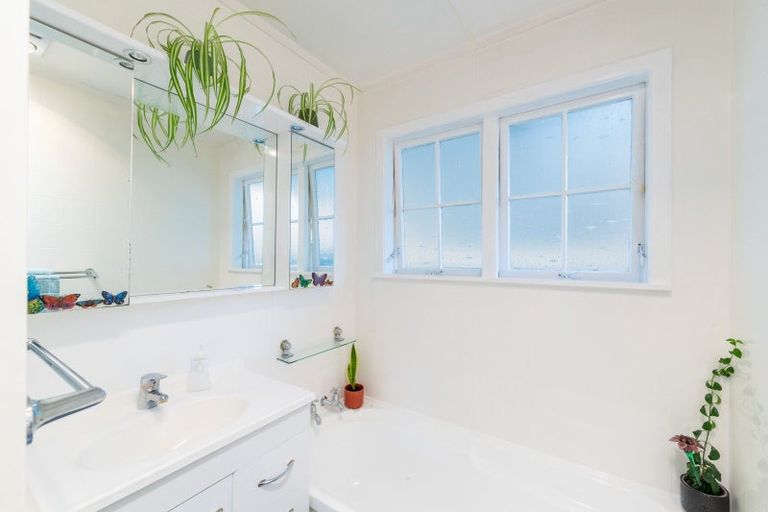 Photo of property in 94 Pasadena Crescent, Totara Park, Upper Hutt, 5018